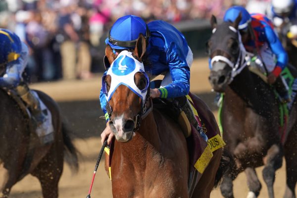 Pretty Mischievous wins the Kentucky Oaks